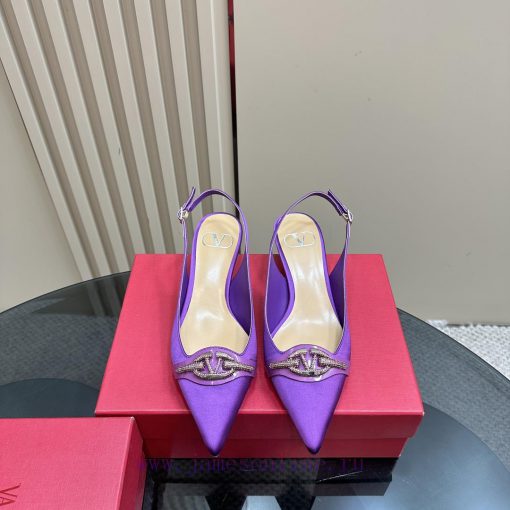 𝑉𝐴𝐿𝐸𝑁𝑇𝐼𝑁𝑂 Warren rhinestone V-button sandals, the latest series from V Home, can be said to sax6gbxb - Image 3