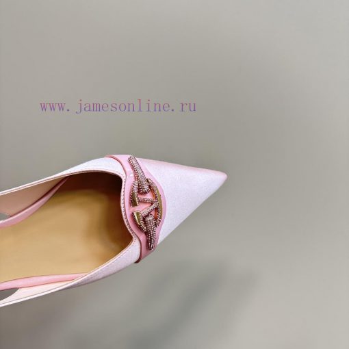 𝑉𝐴𝐿𝐸𝑁𝑇𝐼𝑁𝑂 Warren rhinestone V-button sandals, the latest series from V Home, can be said to i561n08r - Image 10
