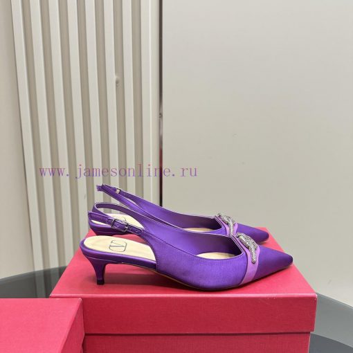 𝑉𝐴𝐿𝐸𝑁𝑇𝐼𝑁𝑂 Warren rhinestone V-button sandals, the latest series from V Home, can be said to sax6gbxb - Image 5