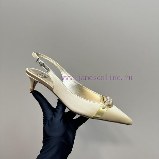 𝑉𝐴𝐿𝐸𝑁𝑇𝐼𝑁𝑂 Warren rhinestone V-button sandals, the latest series from V Home, can be said to o7zozt2a - Image 8