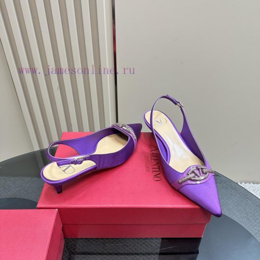 𝑉𝐴𝐿𝐸𝑁𝑇𝐼𝑁𝑂 Warren rhinestone V-button sandals, the latest series from V Home, can be said to sax6gbxb - Image 6