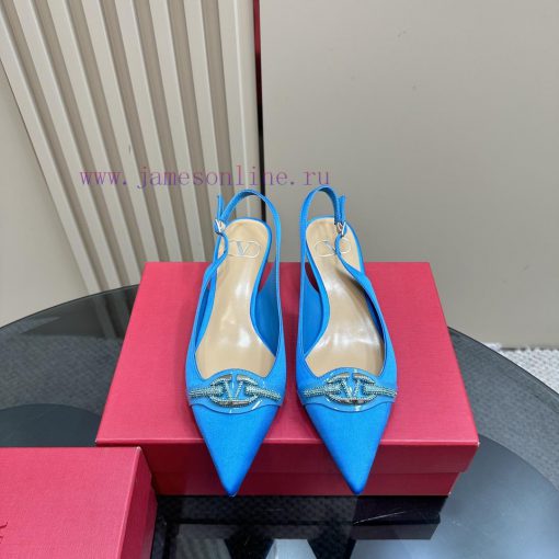 𝑉𝐴𝐿𝐸𝑁𝑇𝐼𝑁𝑂 Warren rhinestone V-button sandals, the latest series from V Home, can be said to rri4rhbk - Image 3