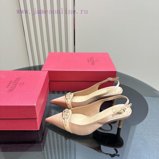 𝑉𝐴𝐿𝐸𝑁𝑇𝐼𝑁𝑂 Warren rhinestone V-button sandals, the latest series from V Home, can be said to gg4mmunl