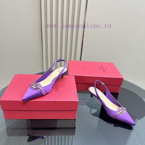 𝑉𝐴𝐿𝐸𝑁𝑇𝐼𝑁𝑂 Warren rhinestone V-button sandals, the latest series from V Home, can be said to sax6gbxb - Image 7