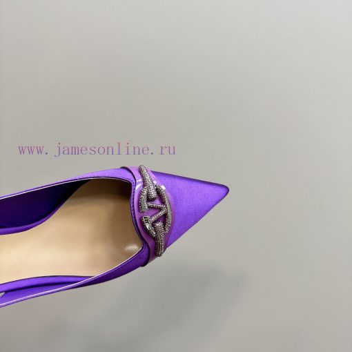 𝑉𝐴𝐿𝐸𝑁𝑇𝐼𝑁𝑂 Warren rhinestone V-button sandals, the latest series from V Home, can be said to sax6gbxb - Image 10