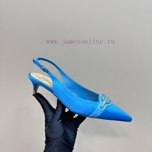 𝑉𝐴𝐿𝐸𝑁𝑇𝐼𝑁𝑂 Warren rhinestone V-button sandals, the latest series from V Home, can be said to rri4rhbk - Image 8