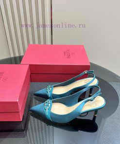 𝑉𝐴𝐿𝐸𝑁𝑇𝐼𝑁𝑂 Warren rhinestone V-button sandals, the latest series from V Home, can be said to h27k9mtj