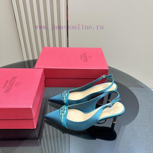 𝑉𝐴𝐿𝐸𝑁𝑇𝐼𝑁𝑂 Warren rhinestone V-button sandals, the latest series from V Home, can be said to h27k9mtj