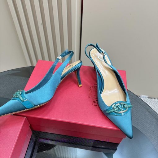 𝑉𝐴𝐿𝐸𝑁𝑇𝐼𝑁𝑂 Warren rhinestone V-button sandals, the latest series from V Home, can be said to h27k9mtj - Image 4