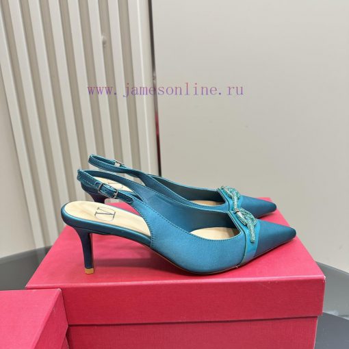 𝑉𝐴𝐿𝐸𝑁𝑇𝐼𝑁𝑂 Warren rhinestone V-button sandals, the latest series from V Home, can be said to h27k9mtj - Image 5