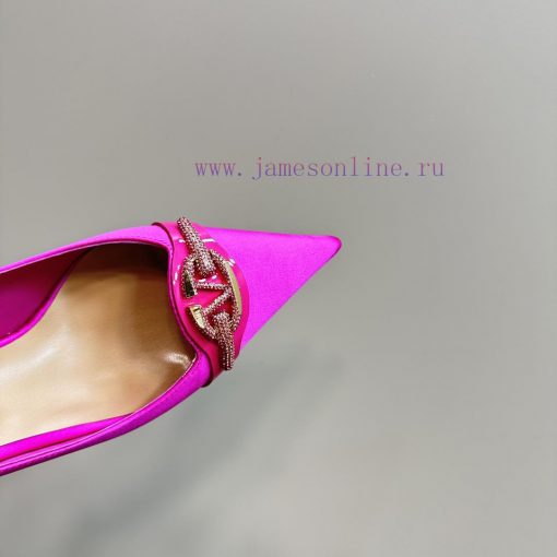 𝑉𝐴𝐿𝐸𝑁𝑇𝐼𝑁𝑂 Warren rhinestone V-button sandals, the latest series from V Home, can be said to ho5en2mr - Image 10