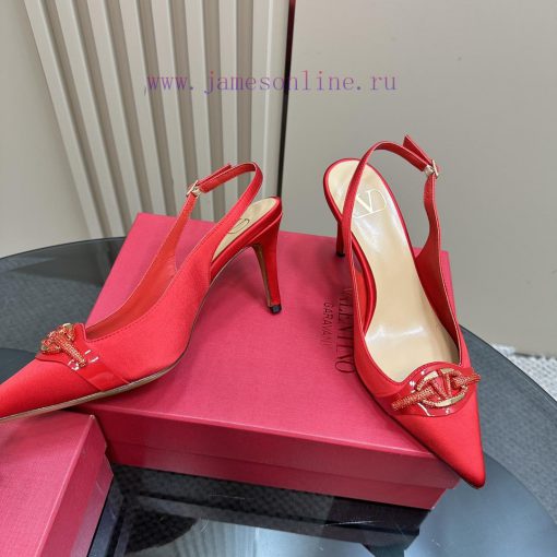 𝑉𝐴𝐿𝐸𝑁𝑇𝐼𝑁𝑂 Warren rhinestone V-button sandals, the latest series from V Home, can be said to 073o4evr - Image 4