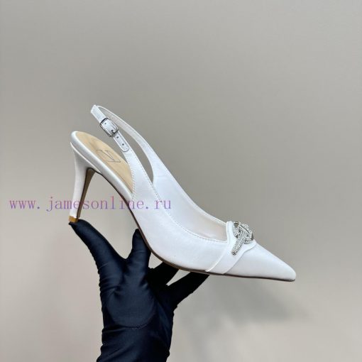 𝑉𝐴𝐿𝐸𝑁𝑇𝐼𝑁𝑂 Warren rhinestone V-button sandals, the latest series from V Home, can be said to ubrw28je - Image 8