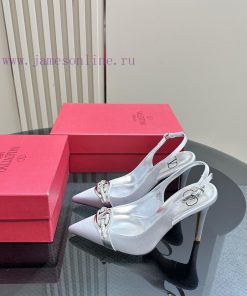 𝑉𝐴𝐿𝐸𝑁𝑇𝐼𝑁𝑂 Warren rhinestone V-button sandals, the latest series from V Home, can be said to 8hyqdji0