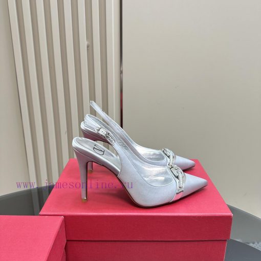 𝑉𝐴𝐿𝐸𝑁𝑇𝐼𝑁𝑂 Warren rhinestone V-button sandals, the latest series from V Home, can be said to 8hyqdji0 - Image 6
