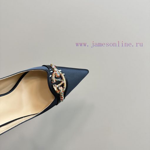 𝑉𝐴𝐿𝐸𝑁𝑇𝐼𝑁𝑂 Warren rhinestone V-button sandals, the latest series from V Home, can be said to ilksaih5 - Image 10