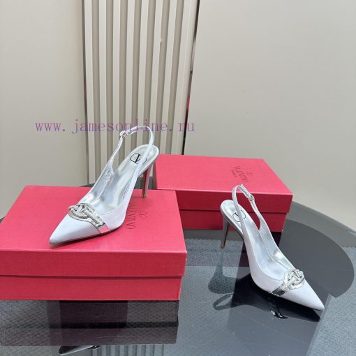𝑉𝐴𝐿𝐸𝑁𝑇𝐼𝑁𝑂 Warren rhinestone V-button sandals, the latest series from V Home, can be said to 8hyqdji0 - Image 7