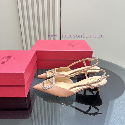 𝑉𝐴𝐿𝐸𝑁𝑇𝐼𝑁𝑂 Warren rhinestone V-button sandals, the latest series from V Home, can be said to 0itns1oi - Image 2
