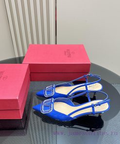 𝑉𝐴𝐿𝐸𝑁𝑇𝐼𝑁𝑂 Warren rhinestone V-button sandals, the latest series from V Home, can be said to yl8ru083
