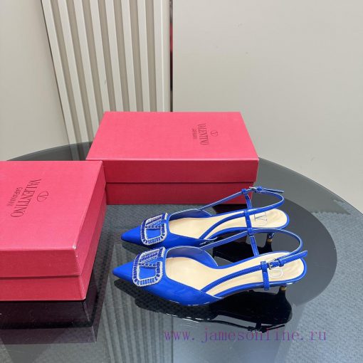 𝑉𝐴𝐿𝐸𝑁𝑇𝐼𝑁𝑂 Warren rhinestone V-button sandals, the latest series from V Home, can be said to yl8ru083