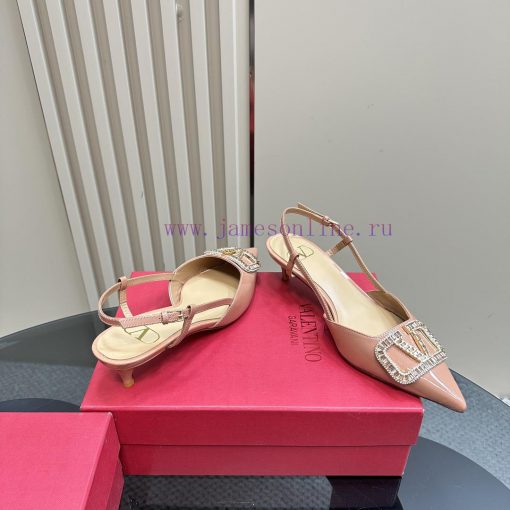 𝑉𝐴𝐿𝐸𝑁𝑇𝐼𝑁𝑂 Warren rhinestone V-button sandals, the latest series from V Home, can be said to 0itns1oi - Image 5