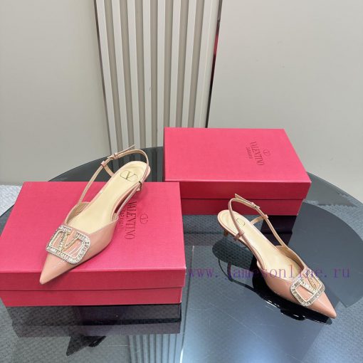𝑉𝐴𝐿𝐸𝑁𝑇𝐼𝑁𝑂 Warren rhinestone V-button sandals, the latest series from V Home, can be said to 0itns1oi - Image 7