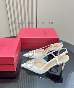 𝑉𝐴𝐿𝐸𝑁𝑇𝐼𝑁𝑂 Warren rhinestone V-button sandals, the latest series from V Home, can be said to 2kw2co37