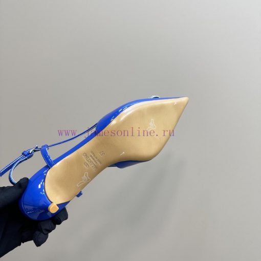 𝑉𝐴𝐿𝐸𝑁𝑇𝐼𝑁𝑂 Warren rhinestone V-button sandals, the latest series from V Home, can be said to yl8ru083 - Image 11