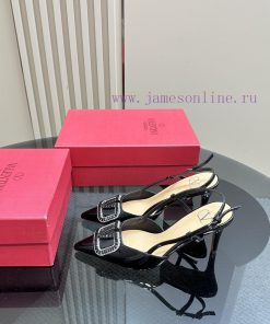 𝑉𝐴𝐿𝐸𝑁𝑇𝐼𝑁𝑂 Warren rhinestone V-button sandals, the latest series from V Home, can be said to 6y0gzlil