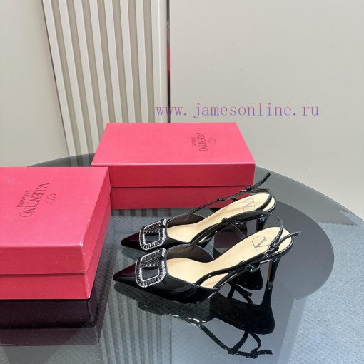 𝑉𝐴𝐿𝐸𝑁𝑇𝐼𝑁𝑂 Warren rhinestone V-button sandals, the latest series from V Home, can be said to 6y0gzlil