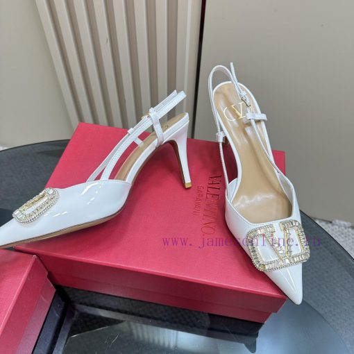 𝑉𝐴𝐿𝐸𝑁𝑇𝐼𝑁𝑂 Warren rhinestone V-button sandals, the latest series from V Home, can be said to 2kw2co37 - Image 4
