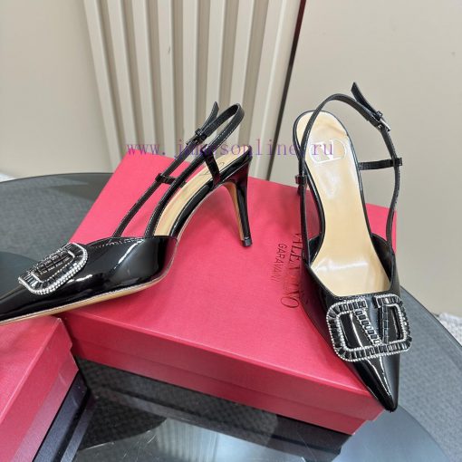 𝑉𝐴𝐿𝐸𝑁𝑇𝐼𝑁𝑂 Warren rhinestone V-button sandals, the latest series from V Home, can be said to 6y0gzlil - Image 4