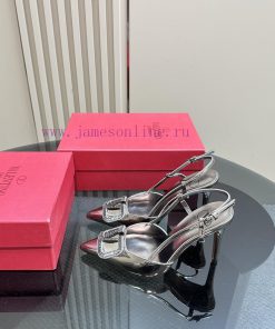 𝑉𝐴𝐿𝐸𝑁𝑇𝐼𝑁𝑂 Warren rhinestone V-button sandals, the latest series from V Home, can be said to auri5utk