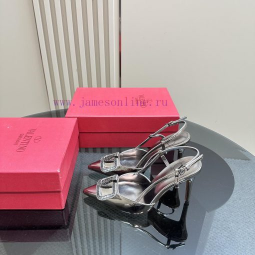 𝑉𝐴𝐿𝐸𝑁𝑇𝐼𝑁𝑂 Warren rhinestone V-button sandals, the latest series from V Home, can be said to auri5utk