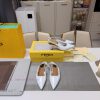 Stone patterned cowhide metal chain wrapped around the toe strap for draggingFendi Top Editi5ic5cwlf