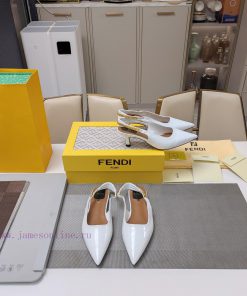 Stone patterned cowhide metal chain wrapped around the toe strap for draggingFendi Top Editi5ic5cwlf