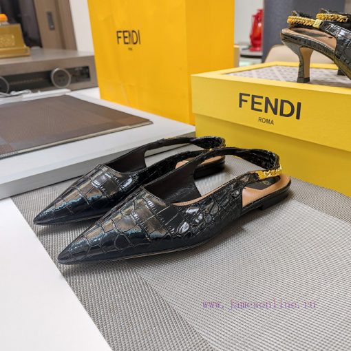 Stone patterned cowhide metal chain wrapped around the toe strap for draggingFendi Top Editi17awx2iy - Image 5