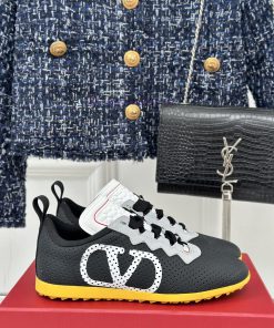 Valentino Chromathon retro strap sneakersA beautiful shoe that big stars and internet celebrpx3t1c47