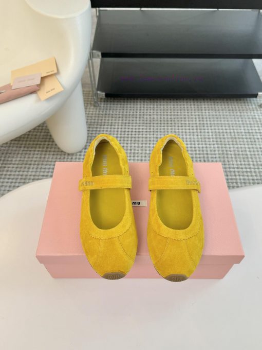 The Miu Miu Coin Le Fu Shoes during the 2025 Spring/Summer Fashion Week are absurd. The newlq5ivrcdw - Image 2