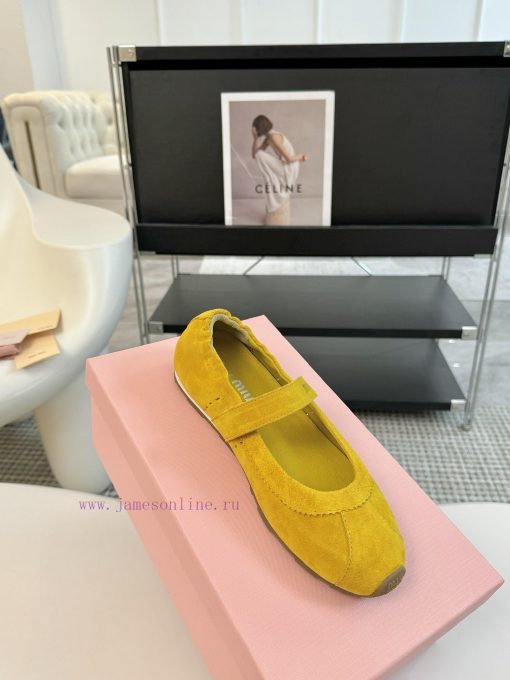 The Miu Miu Coin Le Fu Shoes during the 2025 Spring/Summer Fashion Week are absurd. The newlq5ivrcdw - Image 3
