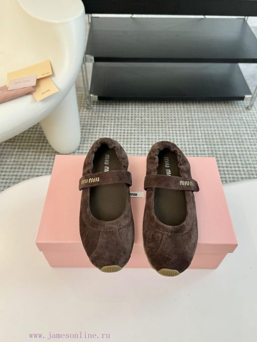 The Miu Miu Coin Le Fu Shoes during the 2025 Spring/Summer Fashion Week are absurd. The newlvn0ksiiz - Image 2