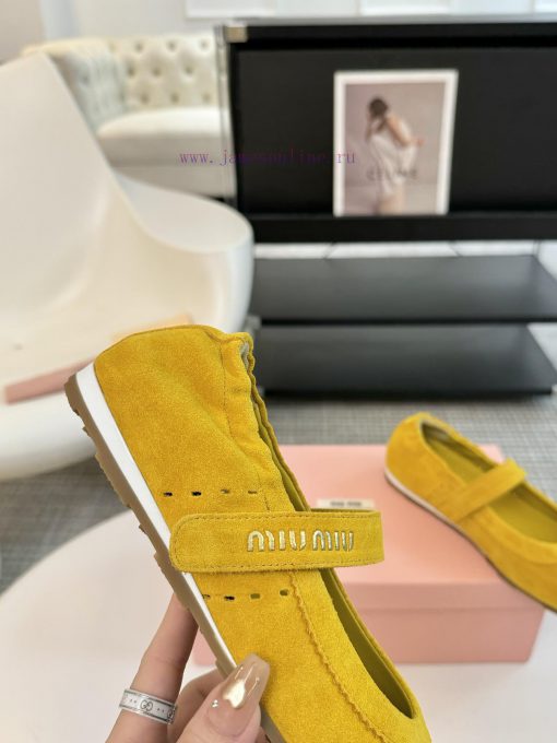 The Miu Miu Coin Le Fu Shoes during the 2025 Spring/Summer Fashion Week are absurd. The newlq5ivrcdw - Image 6