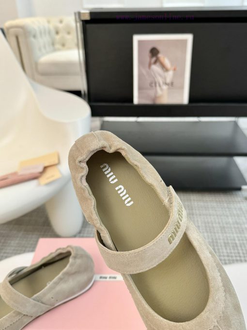 The Miu Miu Coin Le Fu Shoes during the 2025 Spring/Summer Fashion Week are absurd. The newlx0wi70v4 - Image 9