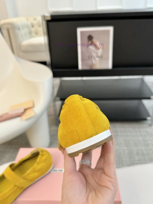 The Miu Miu Coin Le Fu Shoes during the 2025 Spring/Summer Fashion Week are absurd. The newlq5ivrcdw - Image 8