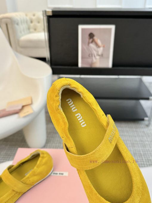 The Miu Miu Coin Le Fu Shoes during the 2025 Spring/Summer Fashion Week are absurd. The newlq5ivrcdw - Image 9