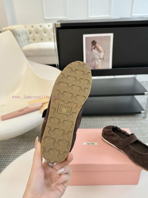 The Miu Miu Coin Le Fu Shoes during the 2025 Spring/Summer Fashion Week are absurd. The newlvn0ksiiz - Image 10