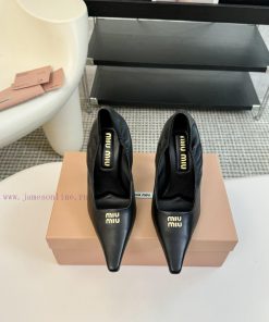 High heelsMiu Miu 24ss autumn and winter Blok small square toe loafersThis Brock shoe featurlvi8kq8b