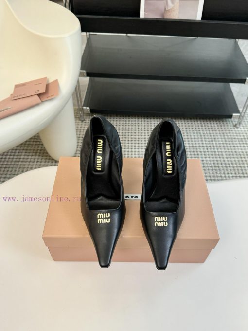 High heelsMiu Miu 24ss autumn and winter Blok small square toe loafersThis Brock shoe featurlvi8kq8b