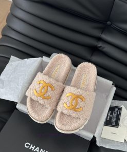 Chanel 24B new fur slippersThis fur mop is really cuteSoft and fluffy fur, comfortable and w887c6c5d