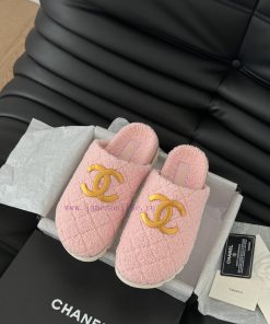 Chanel 24B new fur slippersThis fur mop is really cuteSoft and fluffy fur, comfortable and w25n56ill